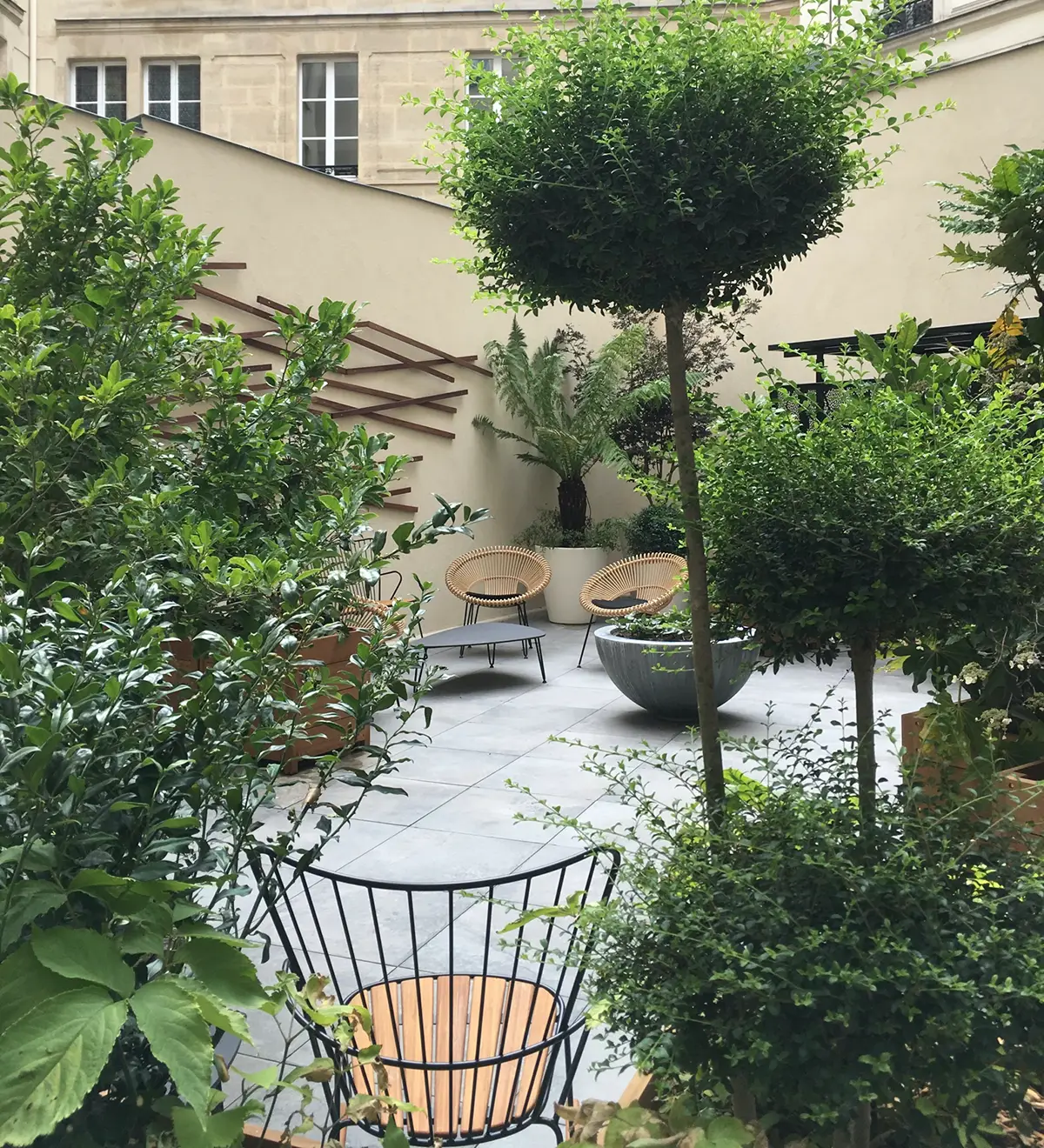 Balcoon paysagiste cour immeuble paris 8 coin detente